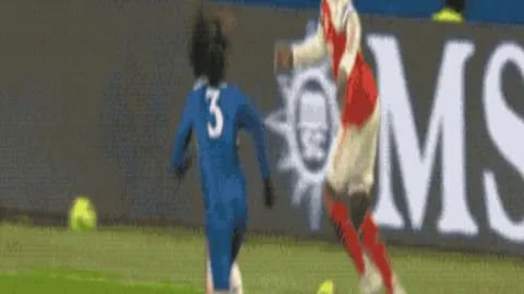 北汽男篮止住连败势头，以104-86击败深圳马可波罗男篮